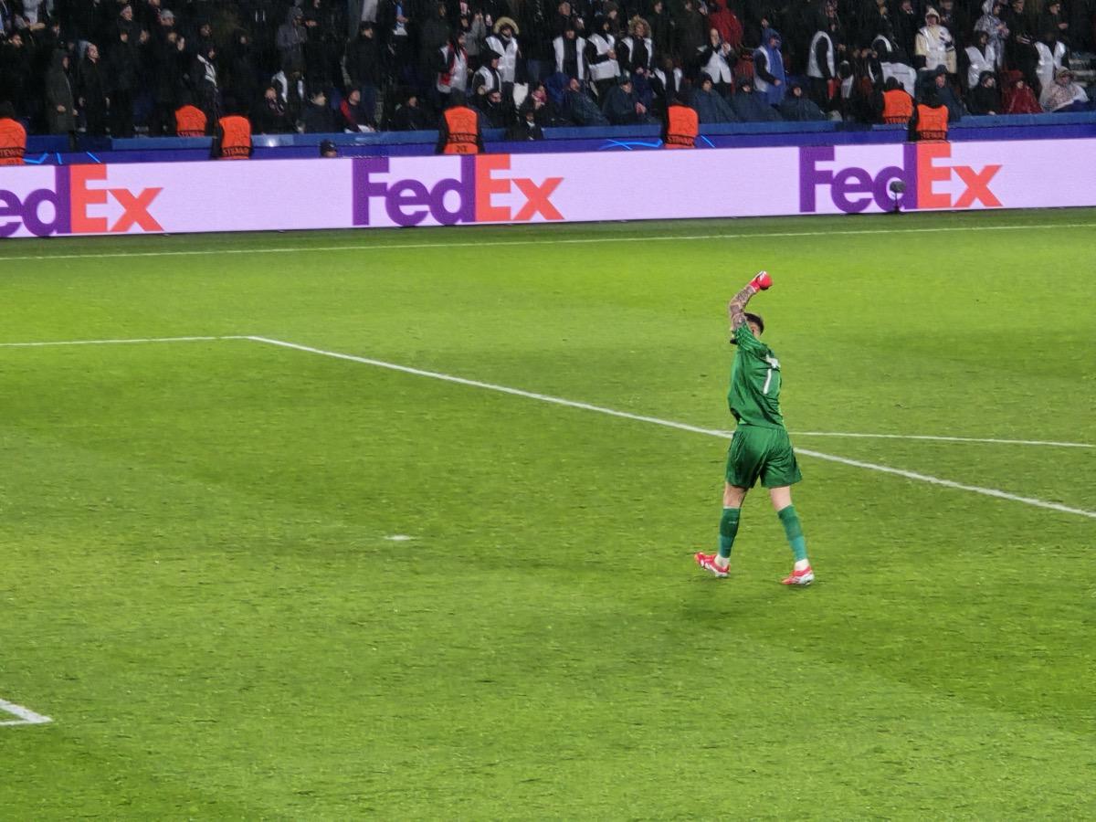 多纳鲁马扑救技术与反应能力全面解析：两米零三门神的制空优势